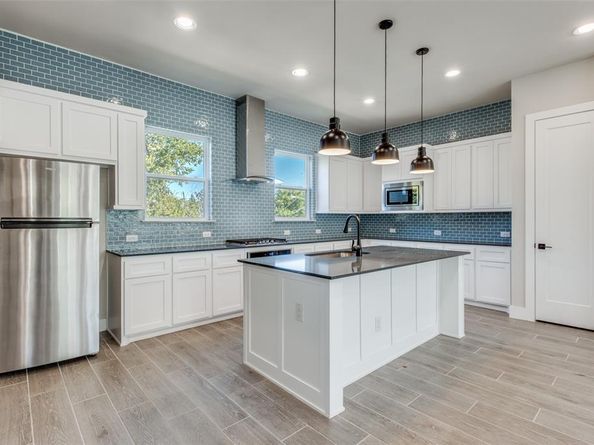 2452  Carmelita Street , Dallas Texas 75212