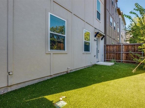 2452  Carmelita Street , Dallas Texas 75212