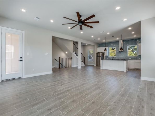 2452  Carmelita Street , Dallas Texas 75212