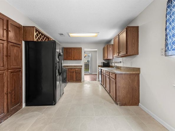6211  Minuteman Lane , Arlington Texas 76002