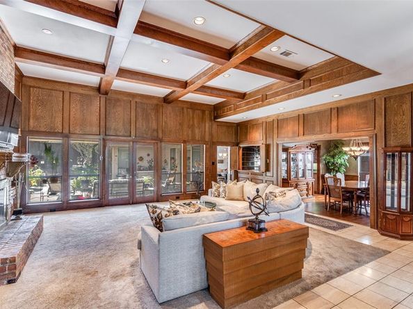 5626  Twin Brooks Drive , Dallas Texas 75252