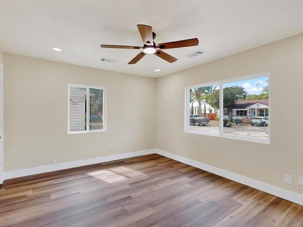 900  Iowa Street , Irving Texas 75060