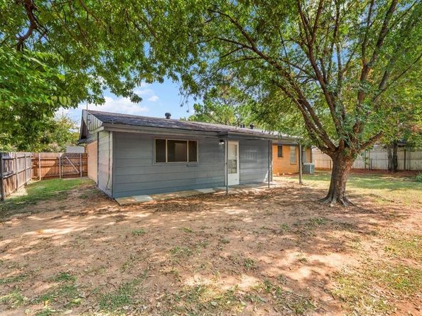 1337  Harrison Lane , Hurst Texas 76053