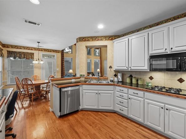 1920  Ainsley Court , Corinth Texas 76210
