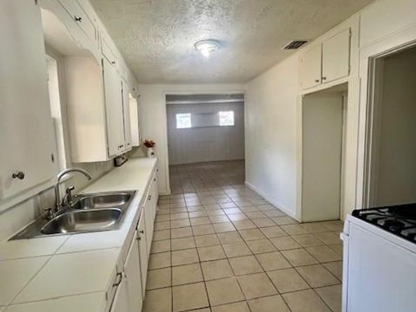 308 N Retta Street , Fort Worth Texas 76111