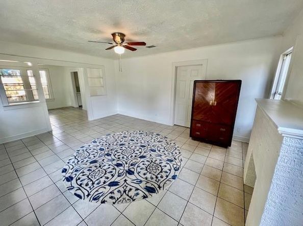 308 N Retta Street , Fort Worth Texas 76111