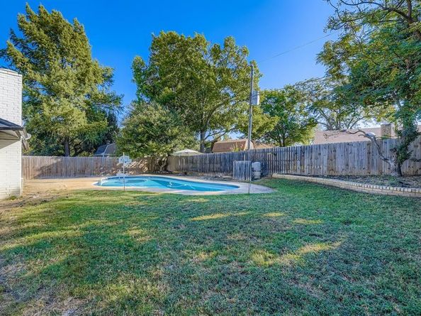 5009  Fairmount Drive , Arlington Texas 76017