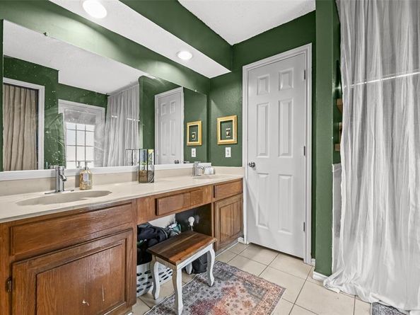 2111  Turf Club Drive , Arlington Texas 76017