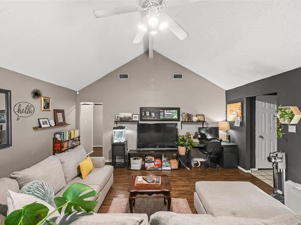 2111  Turf Club Drive , Arlington Texas 76017