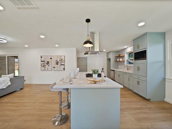 5706  Hillcroft Street , Dallas Texas 75227