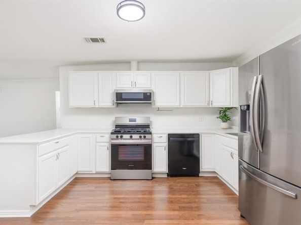 518 E Daugherty Drive , Garland Texas 75041