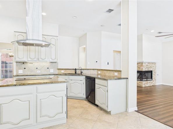 3784  Lakeway Court , Addison Texas 75001