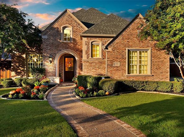 2825  Gareths Sword Drive , Lewisville Texas 75056