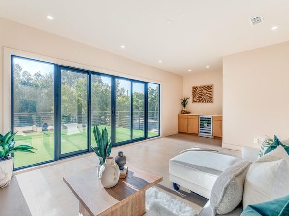 1622  Sylvan Avenue , Dallas Texas 75208