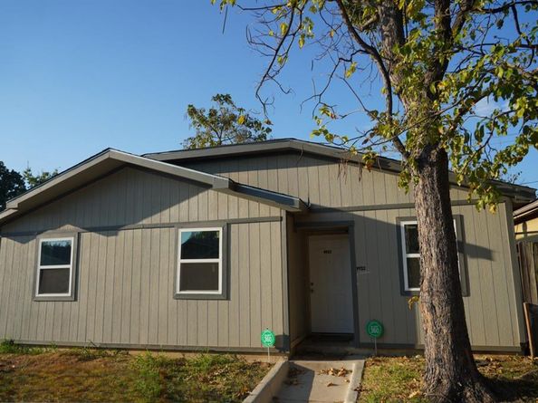 9923  Hustead Street , Dallas Texas 75217