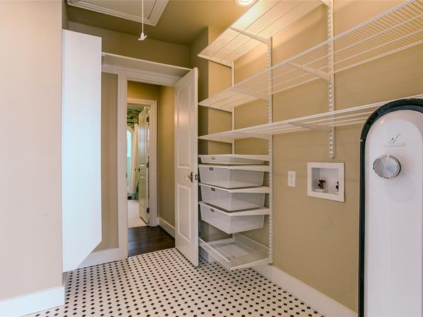 2916  Sale Street , Dallas Texas 75219