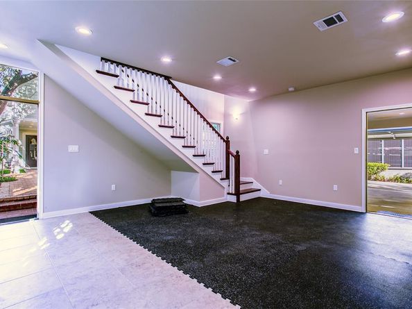 2916  Sale Street , Dallas Texas 75219