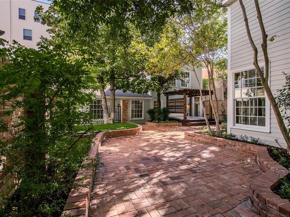 2916  Sale Street , Dallas Texas 75219