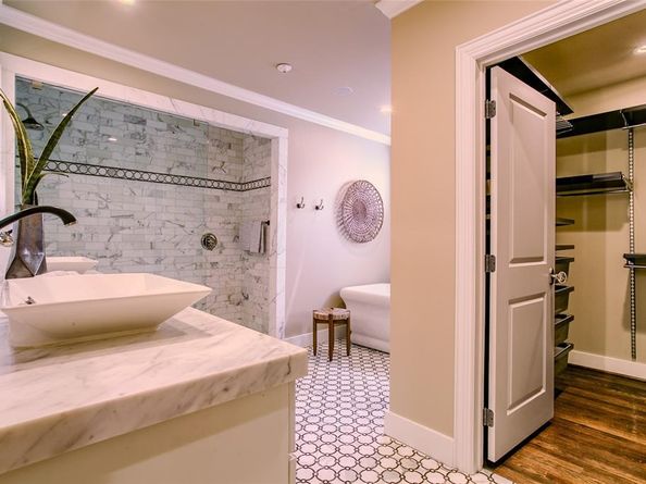 2916  Sale Street , Dallas Texas 75219