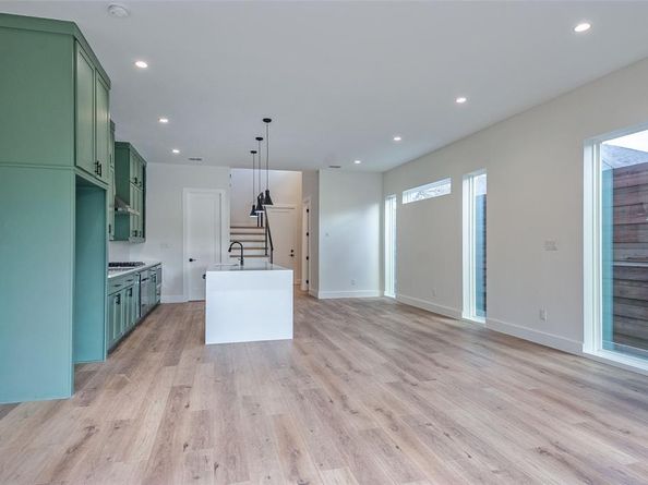 519  Mount Auburn Avenue , Dallas Texas 75223