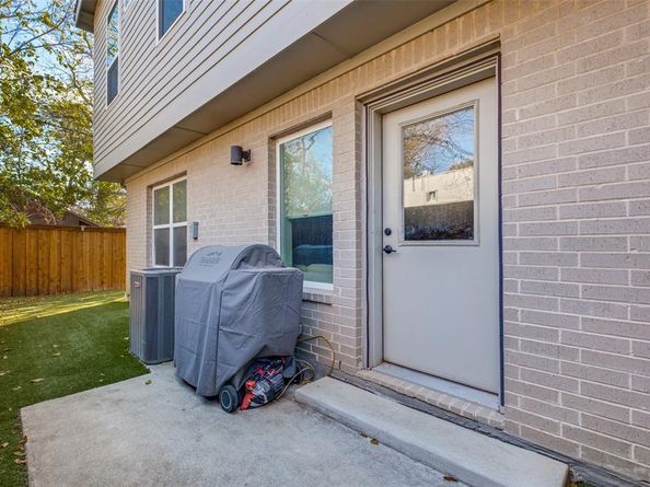 1262 N Prairie Avenue , Dallas Texas 75204