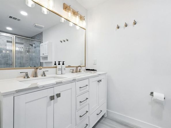 1009  Walnut Street , Irving Texas 75060