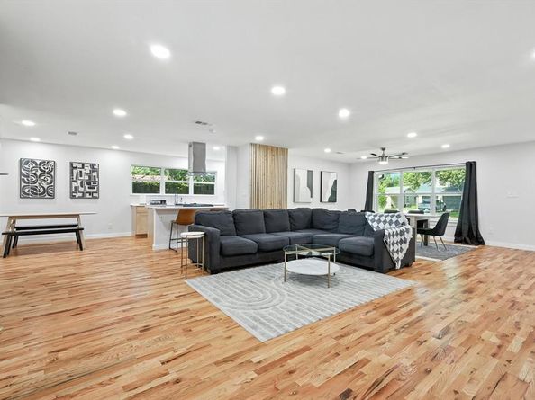 1009  Walnut Street , Irving Texas 75060