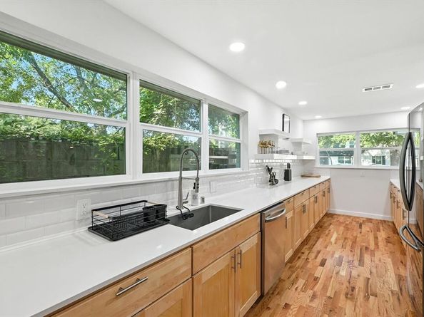 1009  Walnut Street , Irving Texas 75060