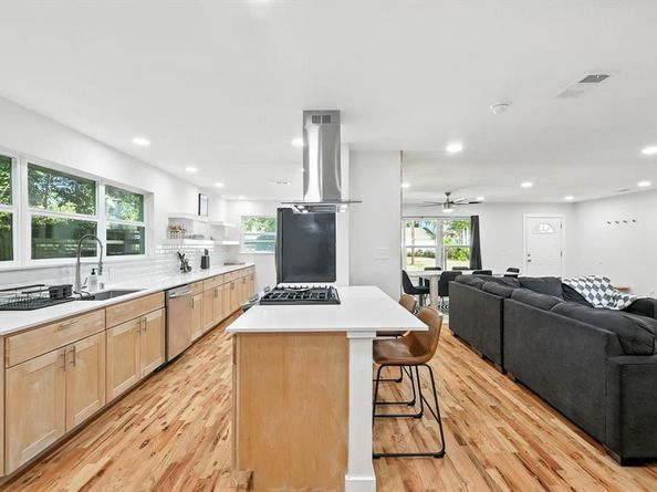 1009  Walnut Street , Irving Texas 75060