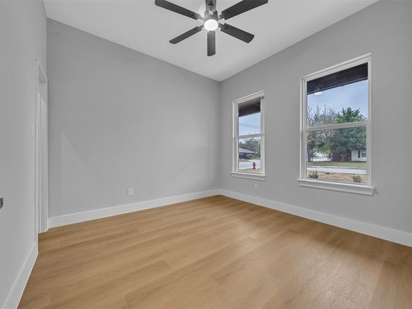 302 W west coral Way , Grand Prairie Texas 75051