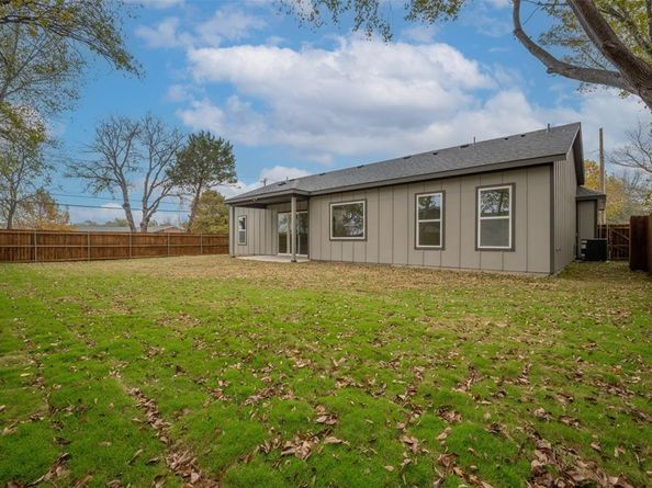 302 W west coral Way , Grand Prairie Texas 75051