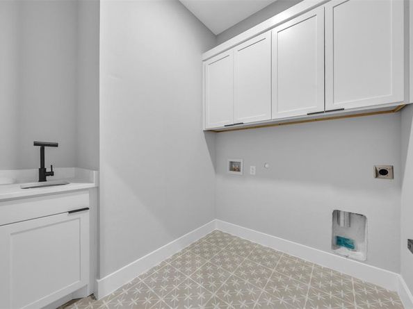 302 W west coral Way , Grand Prairie Texas 75051