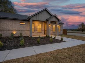 302 W west coral Way , Grand Prairie Texas 75051