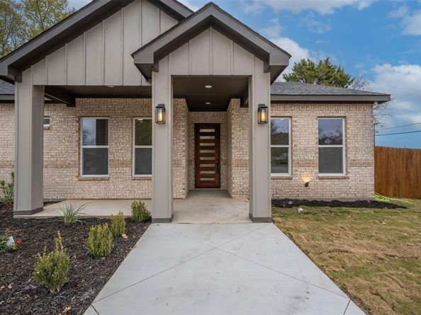 302 W west coral Way , Grand Prairie Texas 75051