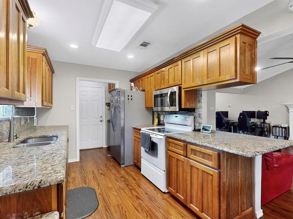 6617  Whitley Road , Watauga Texas 76148