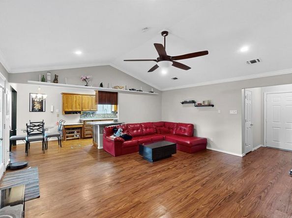 6617  Whitley Road , Watauga Texas 76148