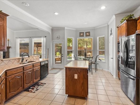 8402  Pecan Creek Drive , Arlington Texas 76001