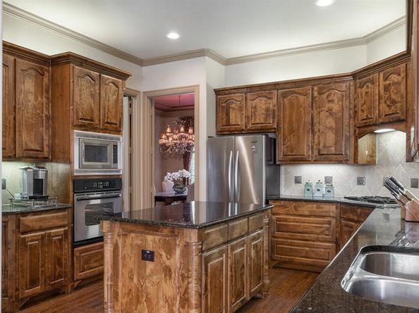 1016  Lady Lore Lane , Lewisville Texas 75056