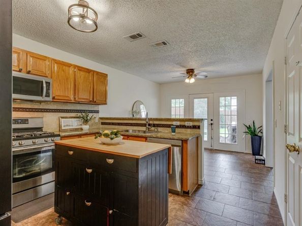 2107  Clearwater Trail , Carrollton Texas 75010