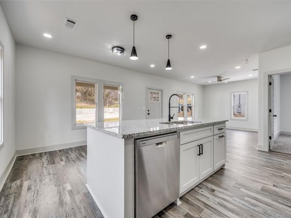 1102  Church Street , Dallas Texas 75203