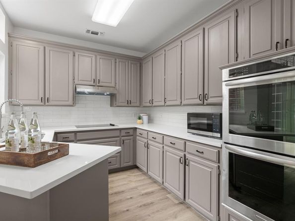 1401  Carver Lane , Irving Texas 75061