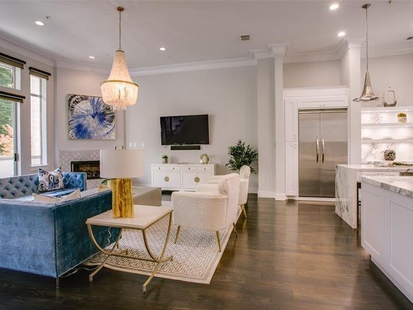 2211  Worthington Street , Dallas Texas 75204