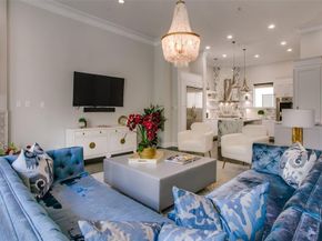 2211  Worthington Street , Dallas Texas 75204