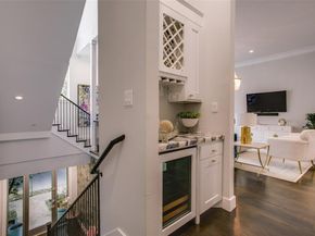 2211  Worthington Street , Dallas Texas 75204