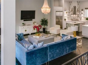 2211  Worthington Street , Dallas Texas 75204