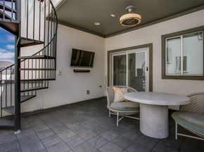 2211  Worthington Street , Dallas Texas 75204