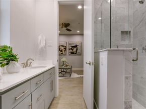 2211  Worthington Street , Dallas Texas 75204