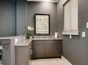 2211  Worthington Street , Dallas Texas 75204