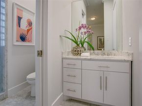 2211  Worthington Street , Dallas Texas 75204