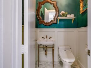 2211  Worthington Street , Dallas Texas 75204